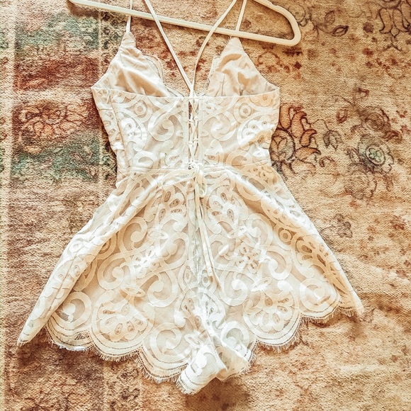 COPY - Tobi white lace romper - Picture 3 of 3